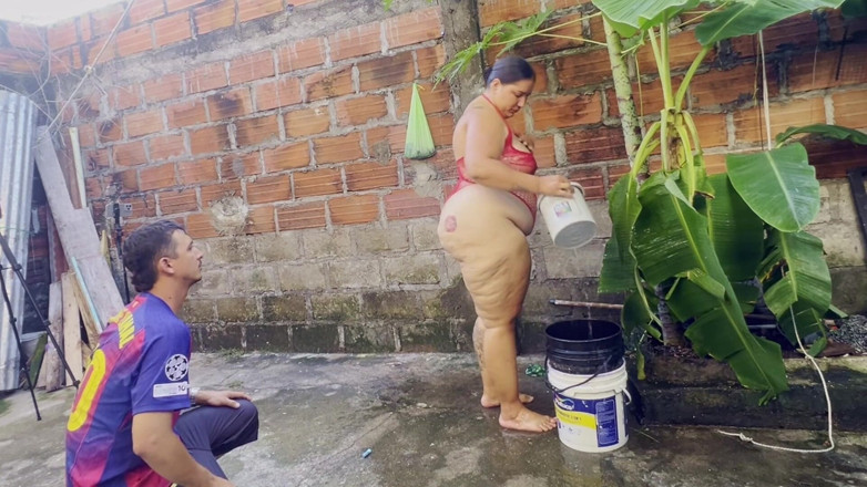 Lexly_16: My Neighbor Walks Into My Garden and This Is What...