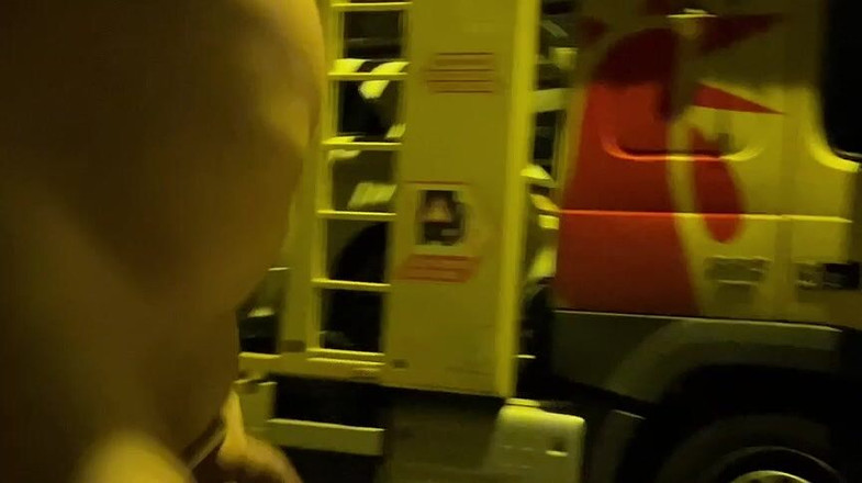 No limit cbt slave: Ketahuan berjalan telanjang parkir