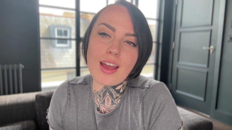 Miss Valentina: Posedlá sání ptáka