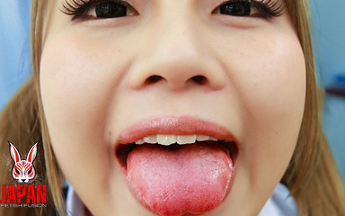 Japan Fetish Fusion: Zaskoczony pocałunek z Kaede Futaby w klasie