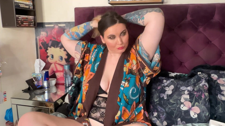 MissFFW: Pelacur nakal mencuba cermin mata barunya bersedia untuk kandungan geeky