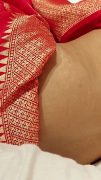 Desi Ấn Độ mới kết hôn Bhabhi không thể kiểm soát cảm xúc của mình và thuyết phục anh ta làm tình với Bhabhi của chính mình.