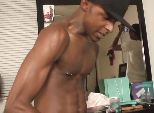 Bareback TV: 贫民窟三人行与玩具