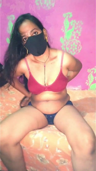 The Girl Had Sex Under the Bedroom