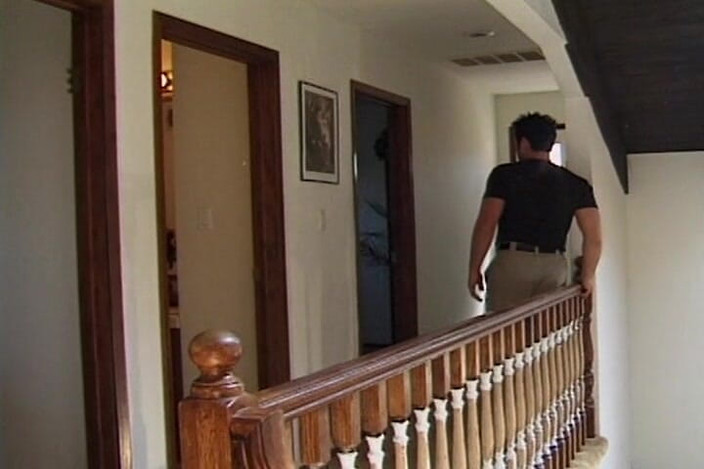 THAGSON RETRO: ブロンドのスラットが胸を吸い、滴る穴を指で弄る