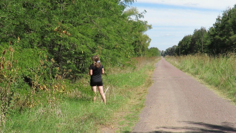 Milfcamsex: Patricia раздевается под летним солнцем