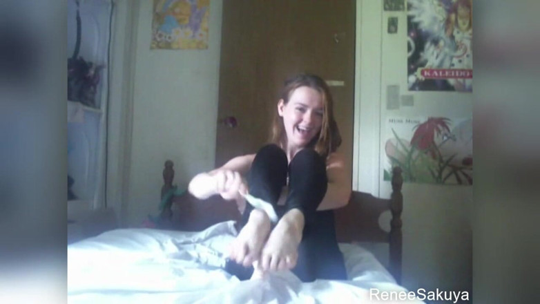 Renee Sakuya: Tickling barefeet with a tooth brush