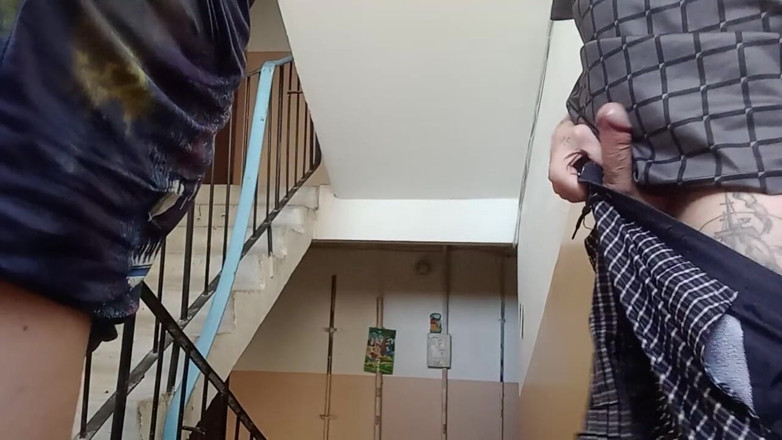 Zona901: Chupando mi polla en la entrada 1