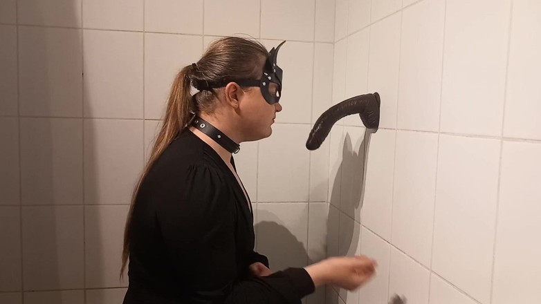 Elise Woods: Sissy inginocchiata si gode un bbc