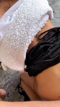 Tesão, SAFADA E SAFADA - Pequena morena latina recebe Foda de quatro e boquete em POV