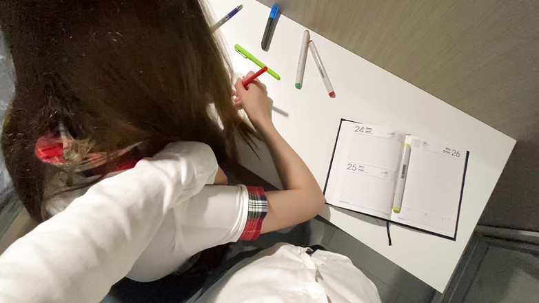 MaybeNatty: Lerares tutor neukte studente tijdens de les en kwam klaar...