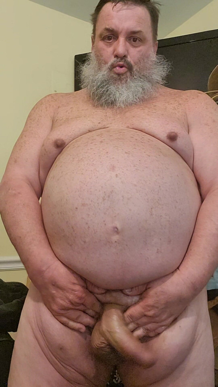 GeneWadexxx: Nevlastní otec medvěd kouří svůj náklad v sobotu