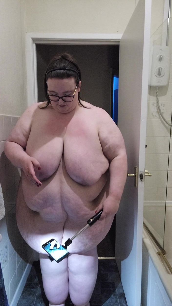 SSBBWLadyBrads: Naked weigh in end of August