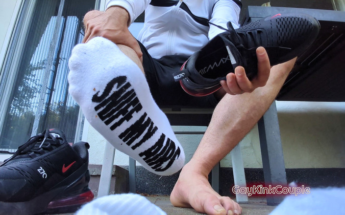 GayKinkCouple: Pov kamu di bawah kakiku saat kamu memuja udaraku max 270