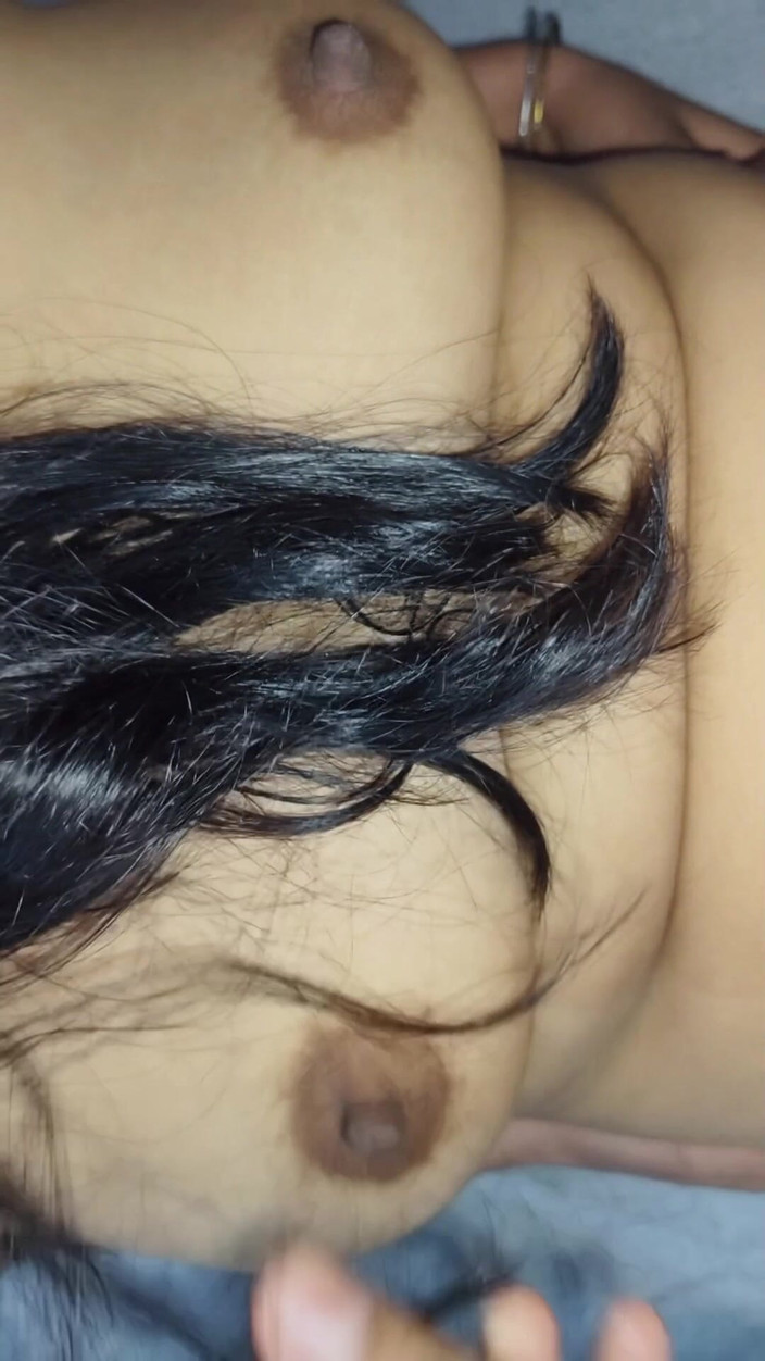 Sex with desi girl: Дружина друга займається сексом у його будинку.