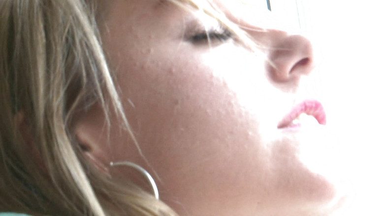 Family Fuckers: बड़ी गांड और सुनहरे बालों वाली की पीछे से चुदाई