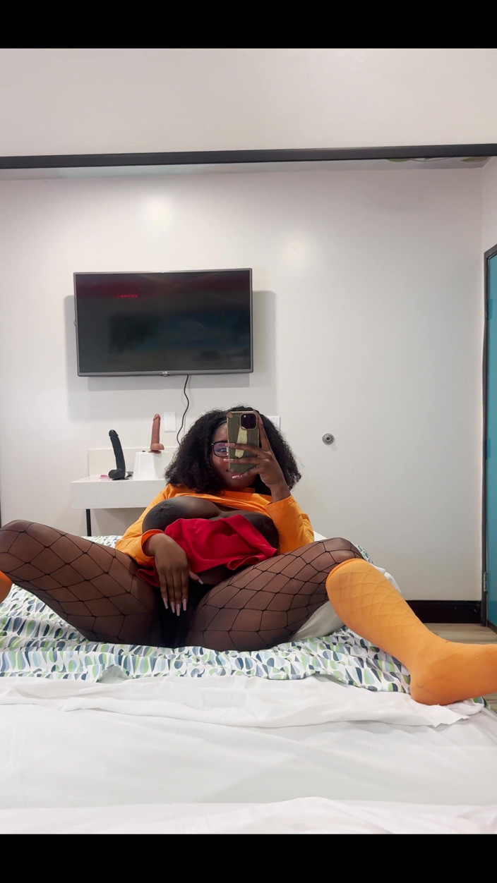 Shel Cierra: Tits Out, Pussy Wet