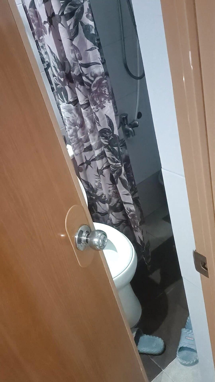 Rent A Gay Productions: Scopa senza preservativo questa vergine gay sotto la doccia