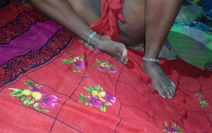 Riyadesi18: Kakak ipar desa india lagi ngeliat toket bugilnya dan ngentot...
