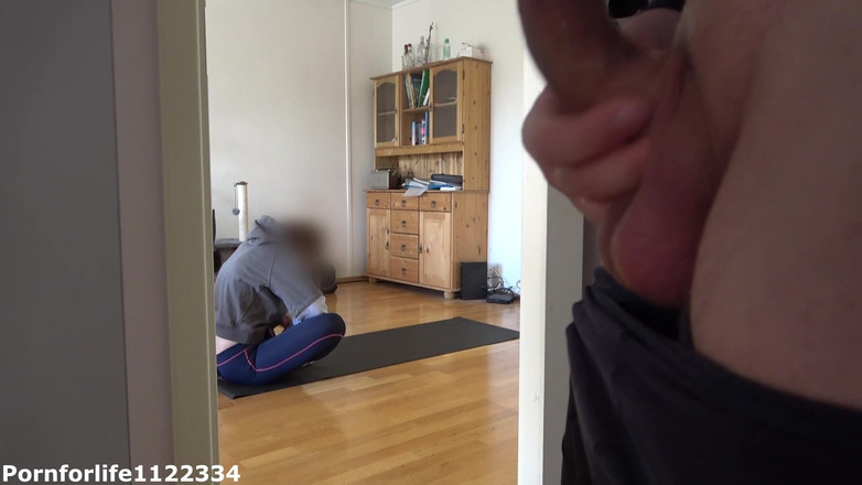 Pornforlife1122334: 내 이복 누이가 요가를 하고 딸딸이를 벗는 걸 보고 싶어