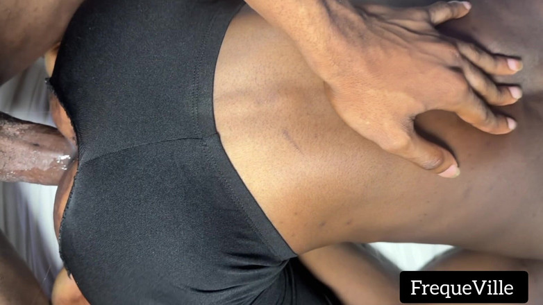 FrequeVille: Je lui baise le trou du cul à Noël