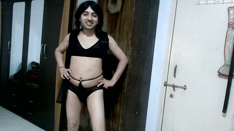 Cute & Nude Crossdresser: Sissy crossdresser sweet lollipop gợi cảm trong bộ đồ lót màu đen...
