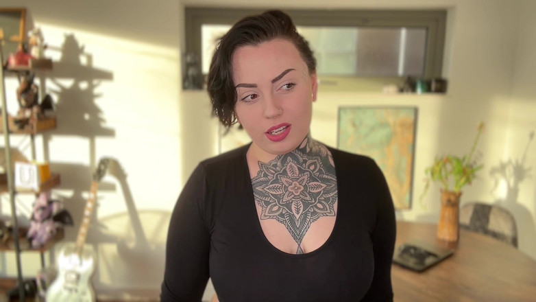 Miss Valentina: W łóżku z nią JOI