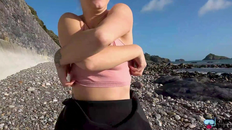 UKCuteGirl Lucy Lauren: 잠수복 창녀는 당신의 공을 동결 당신을 조롱