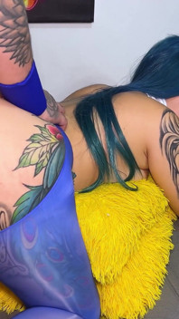 Bulma 在 vegetta 火车时乱搞 goku