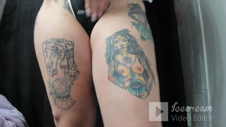 Davina Winters: Menjolok pepek basah saya di bilik mandi