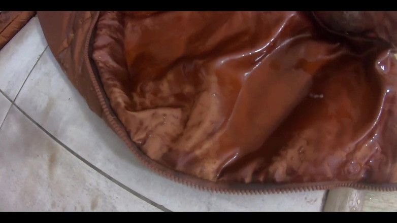 MilfyCalla: Đi tiểu, xuất tinh &amp; downjacket ám ảnh thổi kèn, vòi hoa sen...