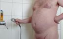 Carmen_Nylonjunge: Urinating While Showering