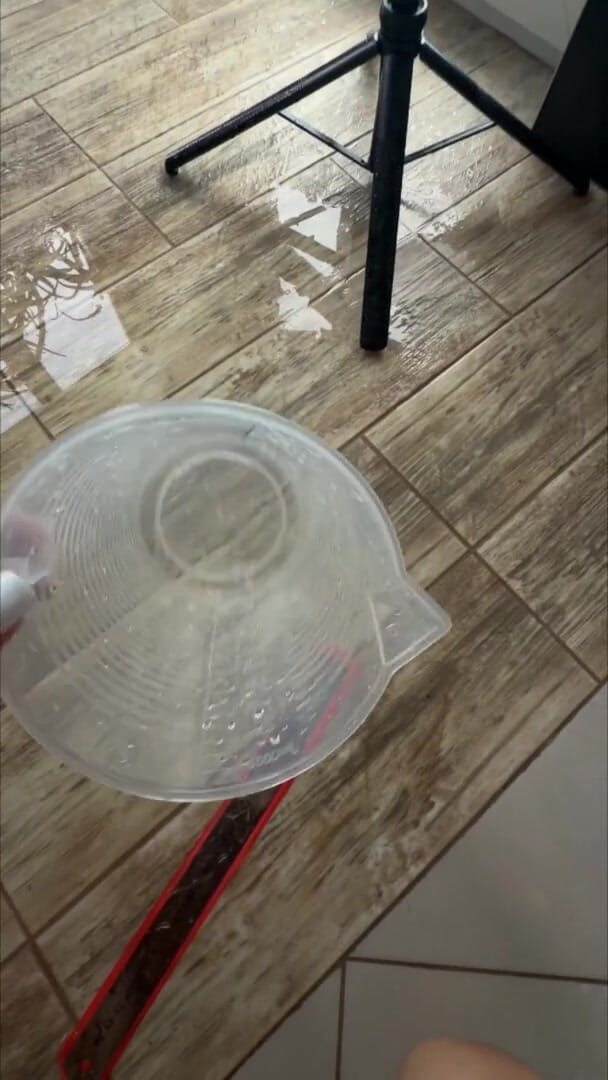 PeeAriel: Extreme Long Distance - Powerful Pee Flow From a Full Bladder -...