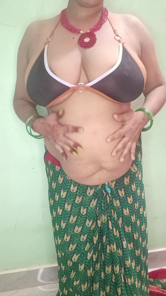 Kavita suman: I Want Big Black Dick. Indian BBW Wife Saree Dance...