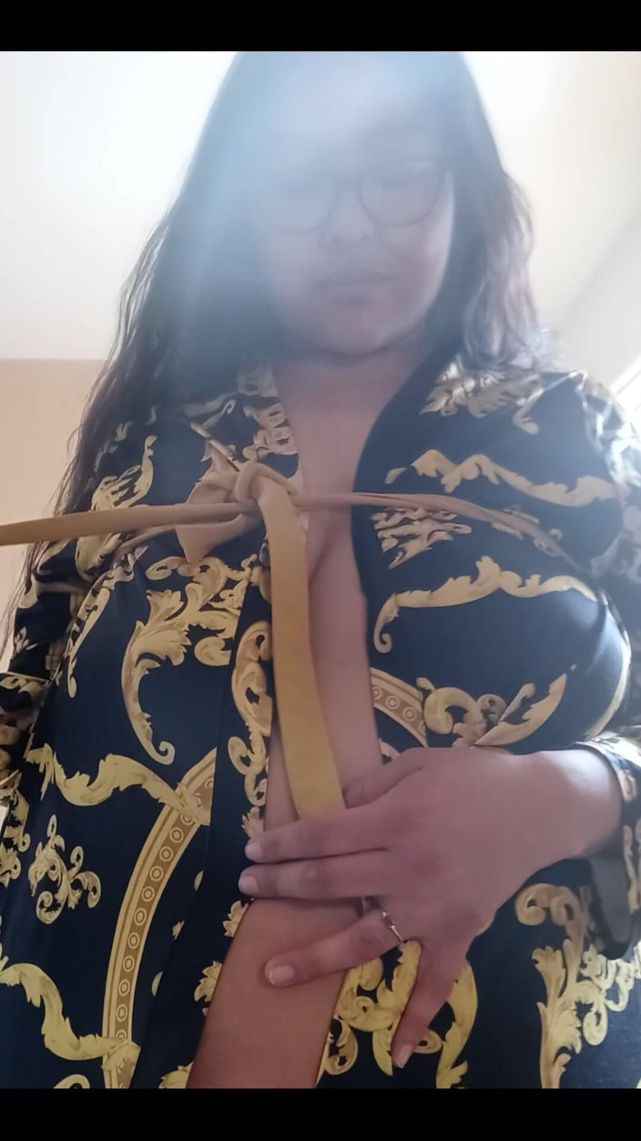 DeesDeepThroat: Allein zu hause