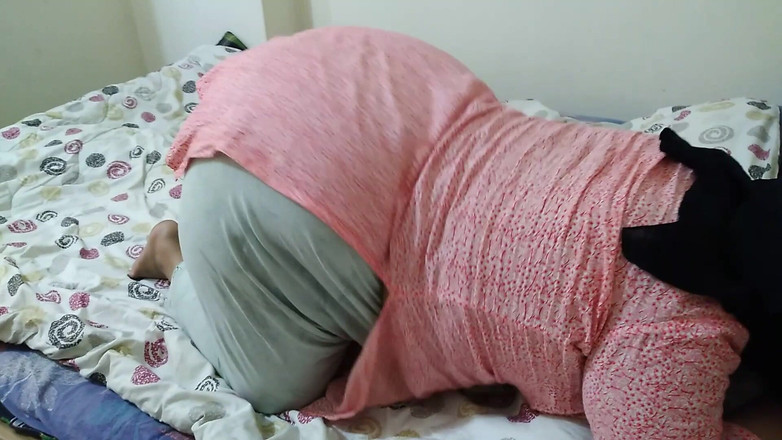 Aria Mia: 德西性感的priya bhabhi在家里打电话给她的岳父，并让她的屁股性交 - 大屁股操和巨大的射精