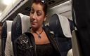 Public Lust: Yaramaz kız uçakta sikiliyor