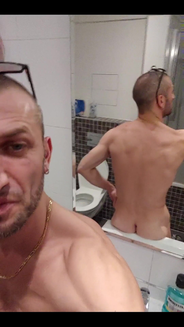 Boy jerking off: Im Home