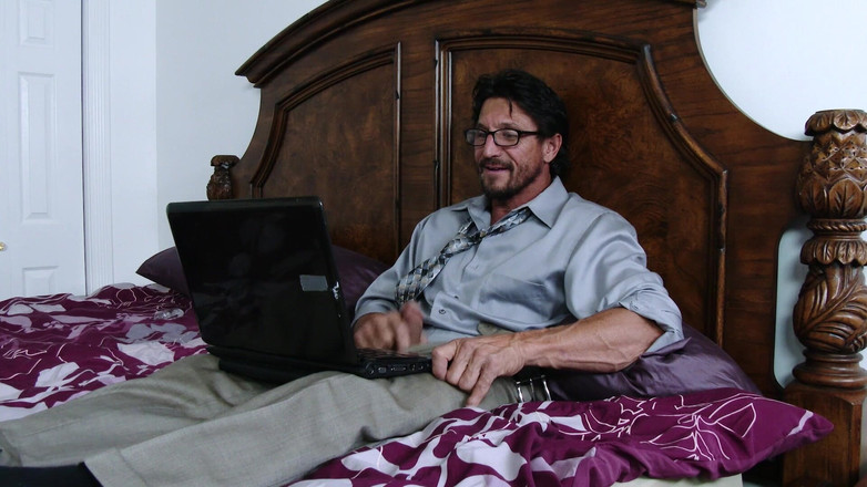 Reality Junkies: Pollas grandes y pequeñas putitas 2 escena 2 estirando su apretado coño