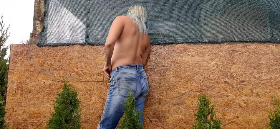 LizAngel: wet herself in jeans