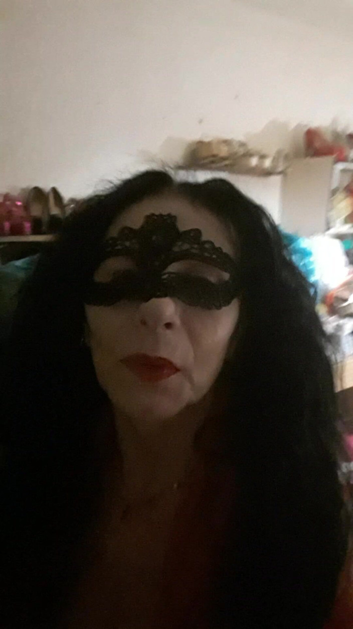 WEBREGINETTA2023: Video šplouchající o okno