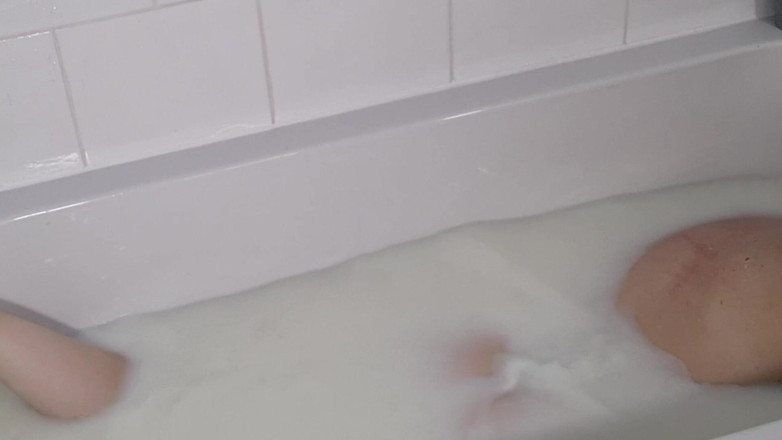 Lily kink: Koupání mé kůže v mléce