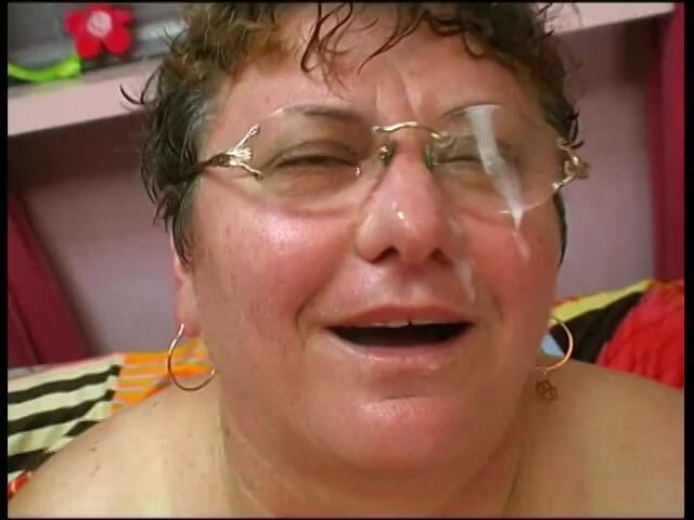 Meet my Pussy: Bunicuța are parte de spermă pe ochelari