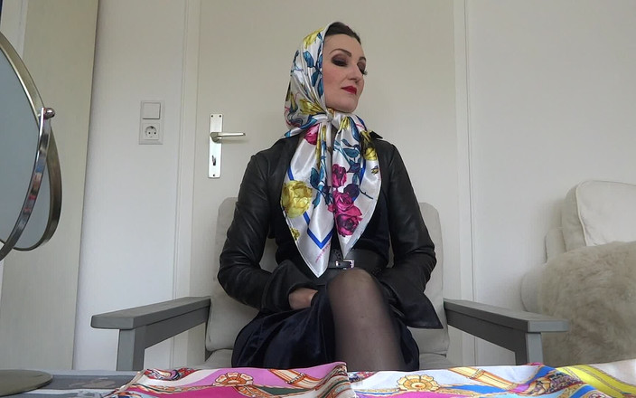 Lady Victoria Valente: Jilbab satin baru dikenakan dengan elegan