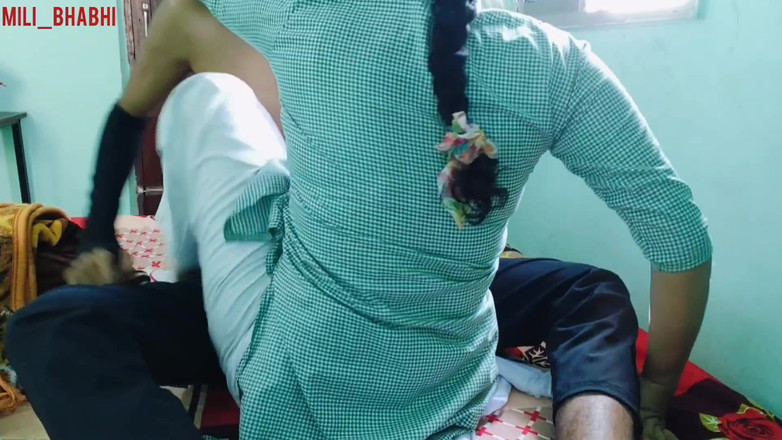 Mili bhabi: Niña india de 18 años de escuela litera su clase por...