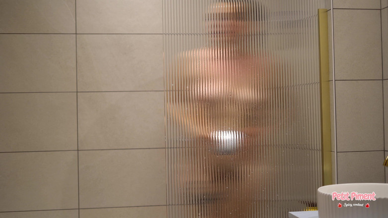 Petitpiment: Přidej se ke mně ve sprše