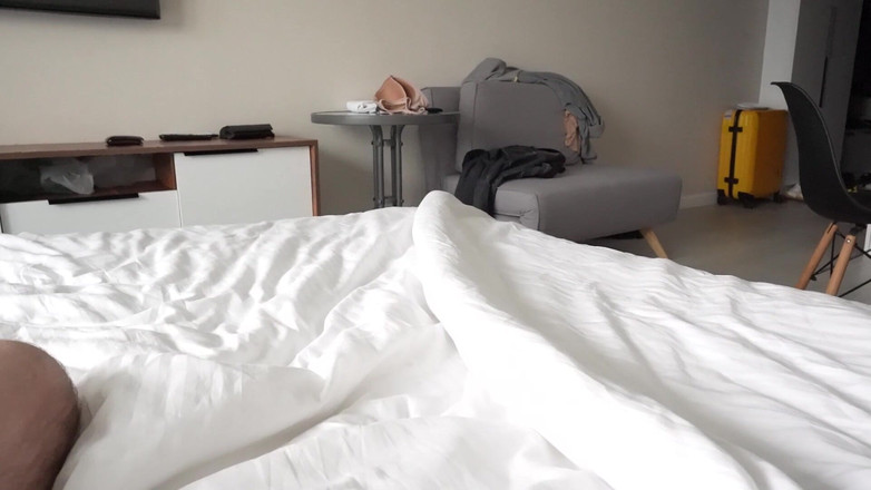 Booty_assx: 섹스를 원하는 새 아파트에서 발정난 의붓 여동생