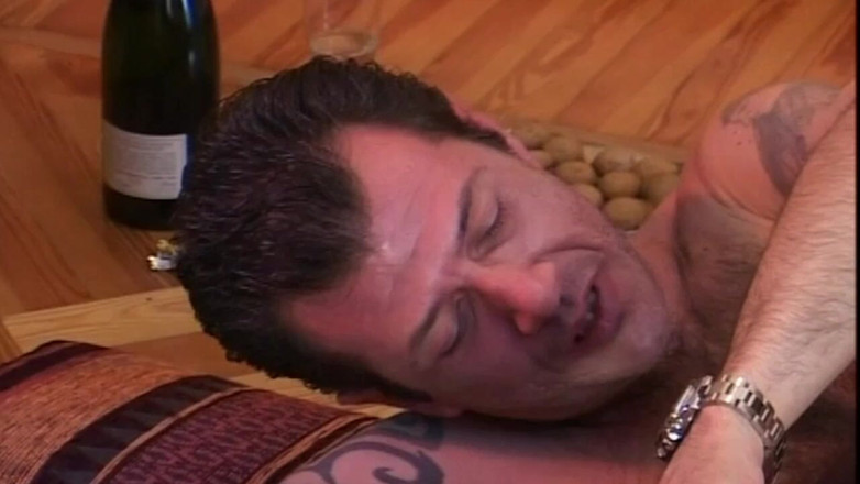 TGIRL ROOM: V Prdeli S Italskou Trans MILF Před Krbem