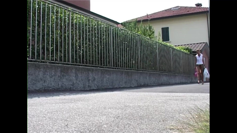 King Of Amateur: Una troia stagionata ama essere scopata da un giovane ragazzo