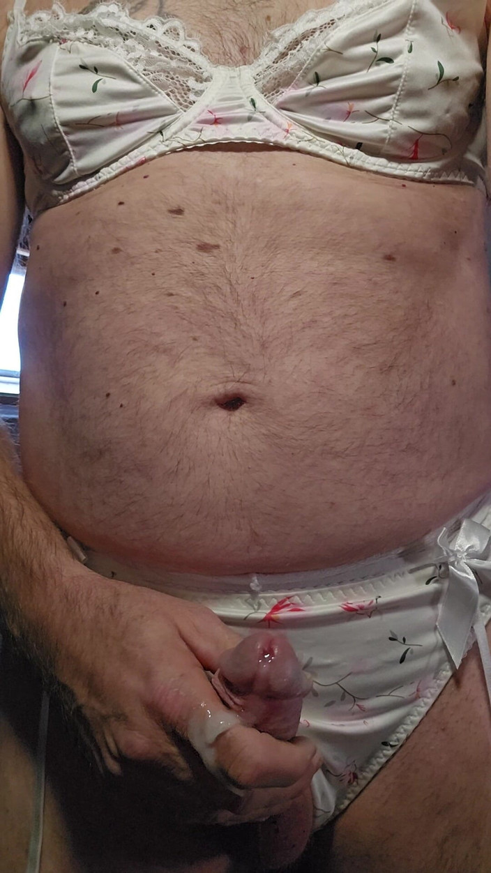 Fantasies in Lingerie: Divertimento in reggiseno e mutandine bianche